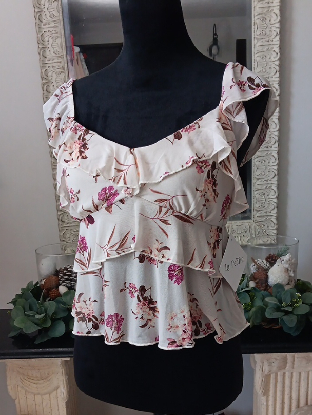 La Peche White Floral Ruffle Women's Crop Tank Top